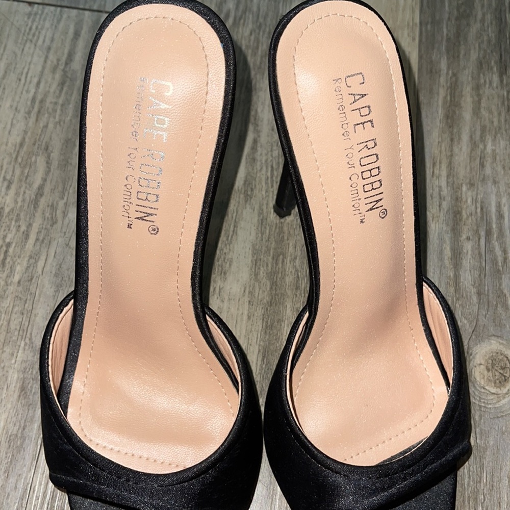 NWOB! Cape Robbin Black Satin Stiletto Heels Size 6.5 - Picture 4 of 4